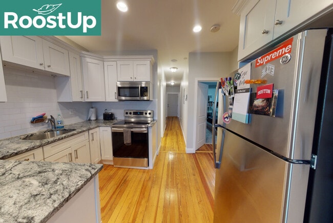 Foto del edificio - Furnished Private Bedroom in East Boston