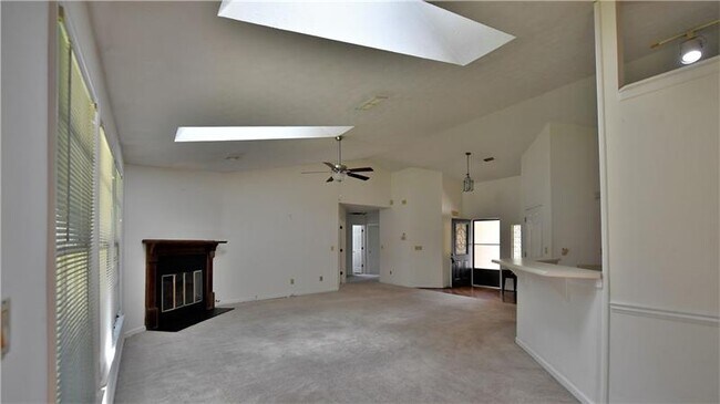 Building Photo - 4810 Hampton Square Dr