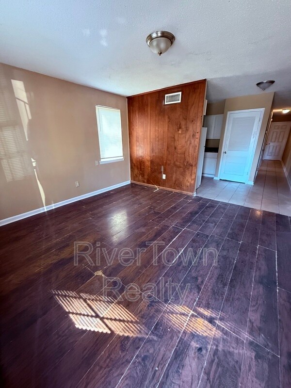 Foto del edificio - 677 N Holmes St