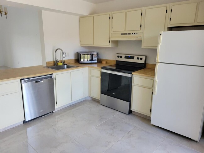 Foto del edificio - 502 Lakeview Dr E