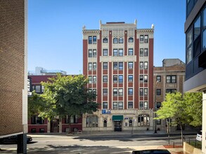 Building Photo - 545 W Belmont Ave