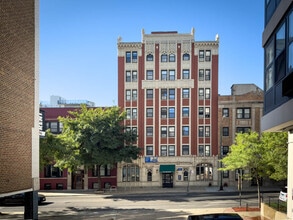 Building Photo - 545 W Belmont Ave