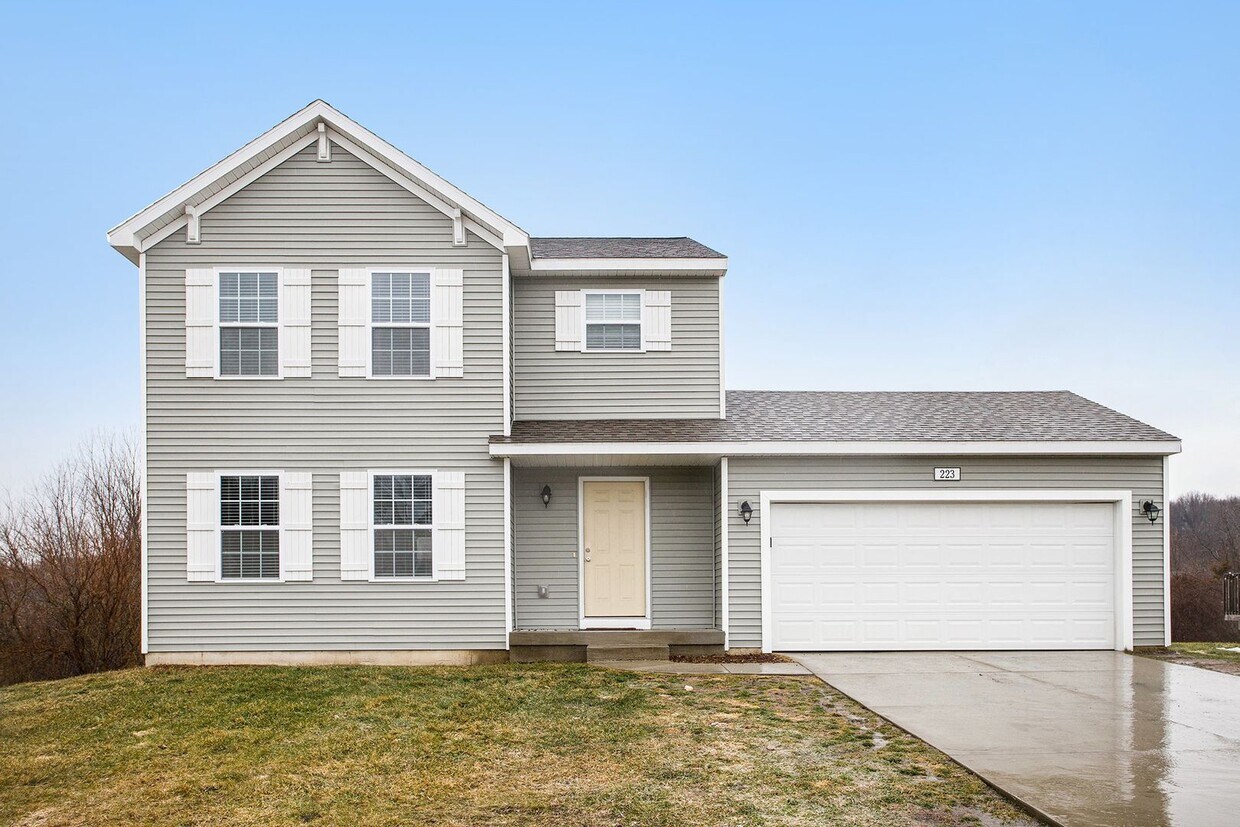 Primary Photo - Beautiful Modern Home in Galesburg