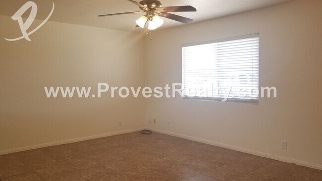 Building Photo - Hesperia Duplex!!!