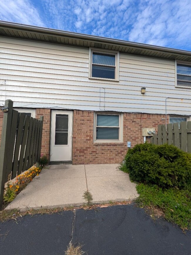 Building Photo - 5435 Glenridge Dr