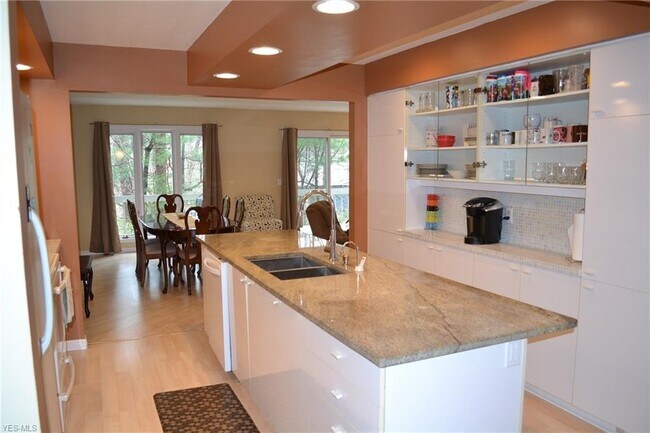 Foto del edificio - Solon 4 Bedroom Rental
