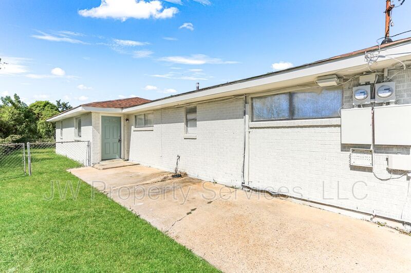 Primary Photo - 4822-4824 Dodt Ave