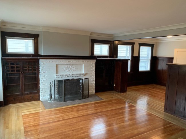 Building Photo - 4-plex in Wallingford