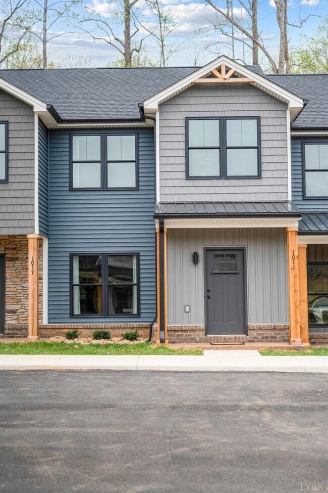 Building Photo - 1011 Wythe Dr