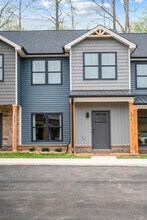 Building Photo - 1011 Wythe Dr