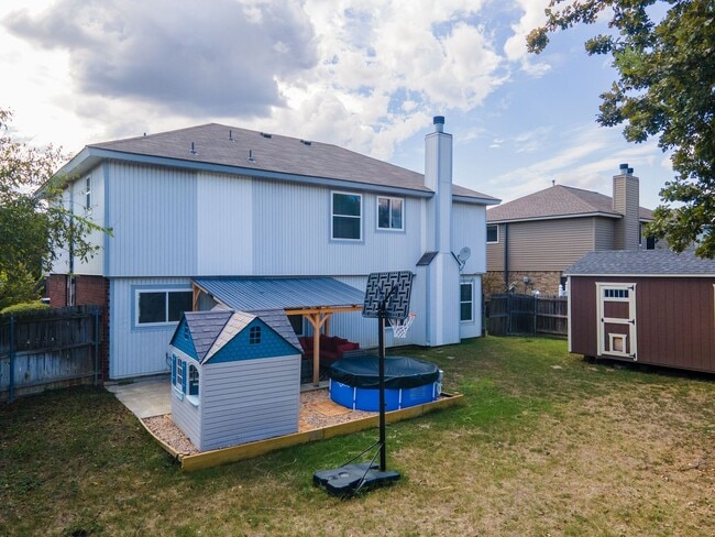 Foto del edificio - Texas sized home near the golf course