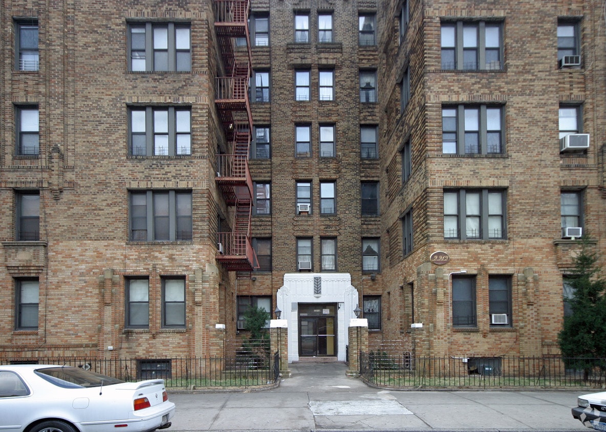 Building Photo - 2212 DITMAS AVE
