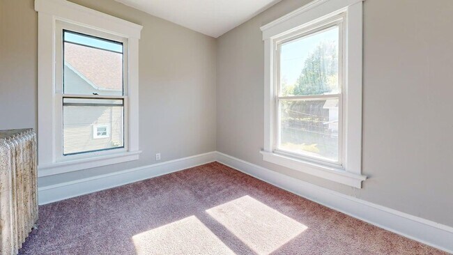 Building Photo - 1317 St Elmo Ave NE