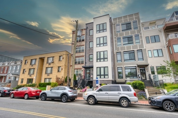 Foto del edificio - 818 Kennedy St NW