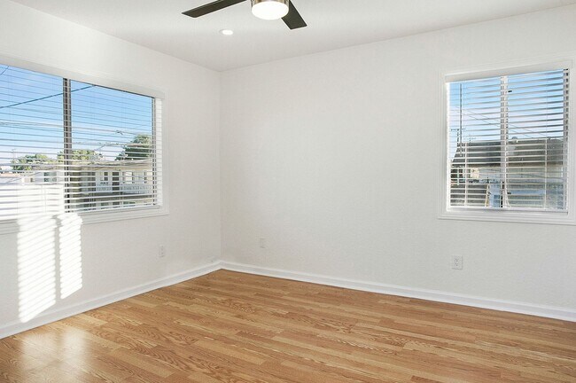 Foto del edificio - 5450- 5452 Linden Avenue