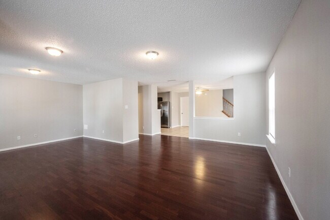 Foto del edificio - "Charming 4-Bedroom Home in Noblesville with Spacious 2,145 Sq Ft Layout!"