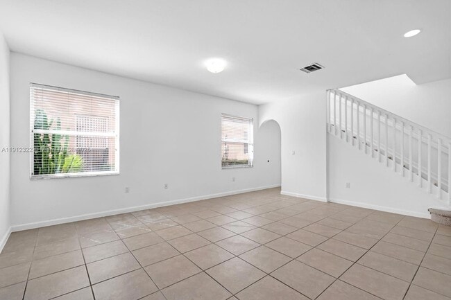 Foto del edificio - 1095 NE 39th Ave