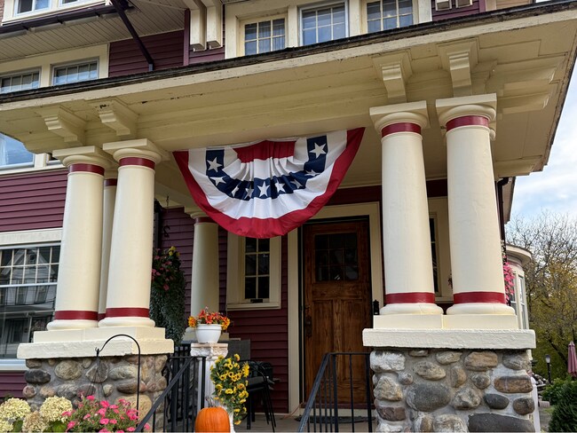 Foto del edificio - 519 E Monroe St