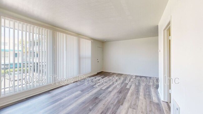 Building Photo - 444 28th St