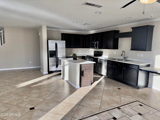 Building Photo - 3435 E Longhorn Dr