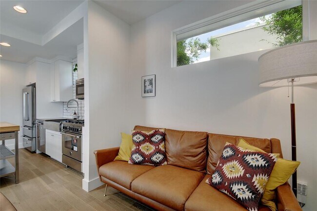 Foto del edificio - 804 W Oltorf St