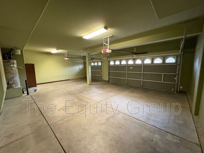 Building Photo - 3116 W Buena Vista Ave