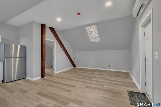 Building Photo - 194 Hartford Rd