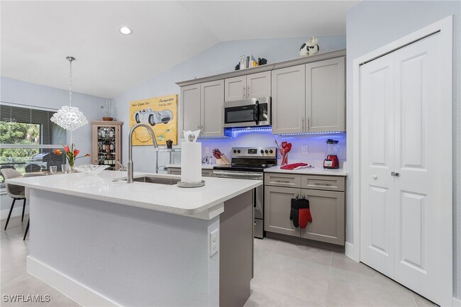 Foto del edificio - 1331 NE 15th Ln