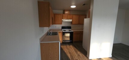 Building Photo - 660 Sunny Ln