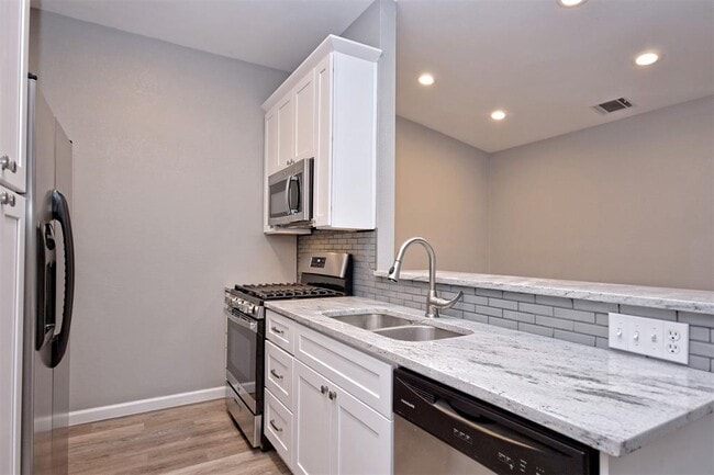 Building Photo - 12934 Modena Trail