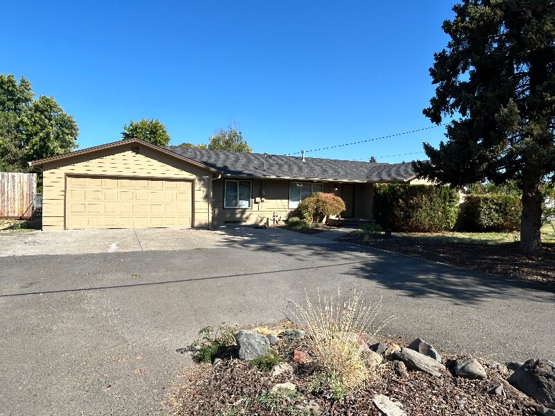 Primary Photo - 1270 Corona Ave