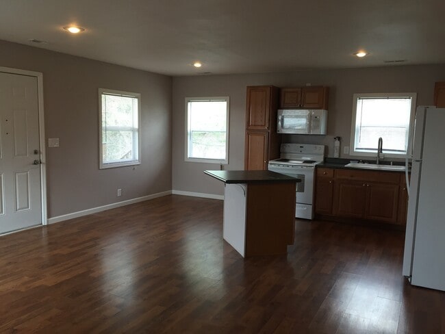 Building Photo - Charming 2-Bedroom Home with Porch & Storage Space