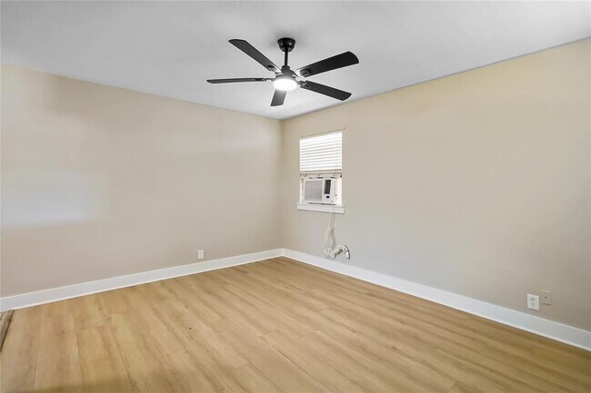 Foto del edificio - 4426 Oakside Dr