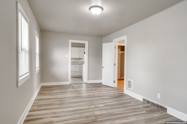 Building Photo - 210 Doty St