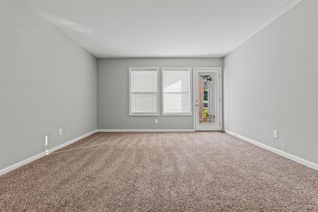 Foto del edificio - 2414 Lake Park Rd