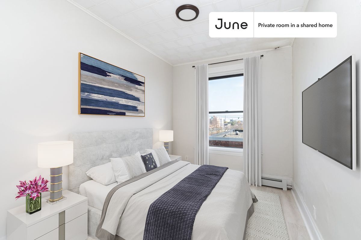 Foto principal - Room in Shared 4 bed/1 bath home