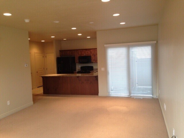 Foto del edificio - 241 E Clubview Ln