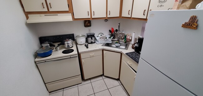 Kitchen - 801 NW 47th Ave