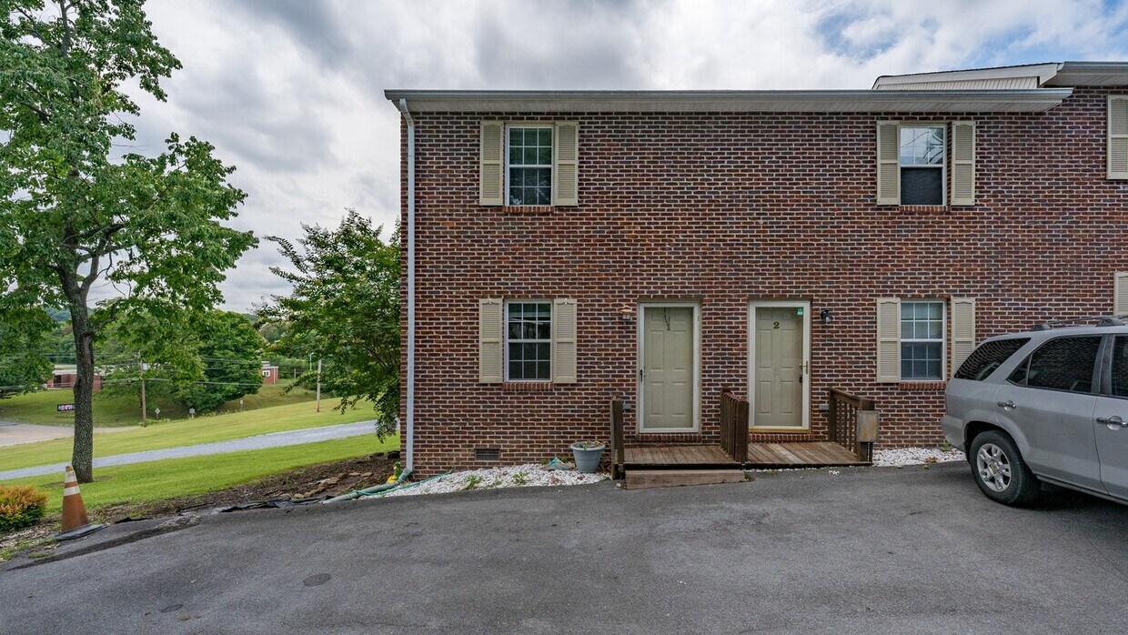 Foto principal - 111 Hughes Road, Unit 111-1