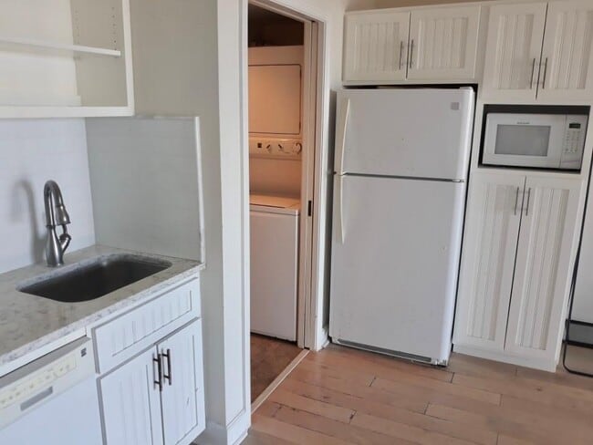 Building Photo - 1 Marina Dr