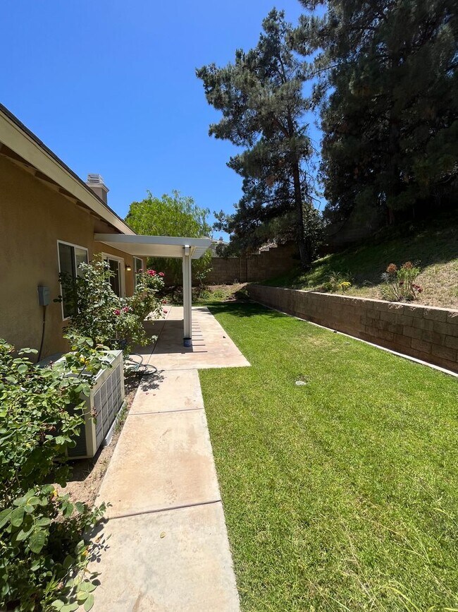 Building Photo - Beautiful Single-Story Corona Home-1556 Ir...