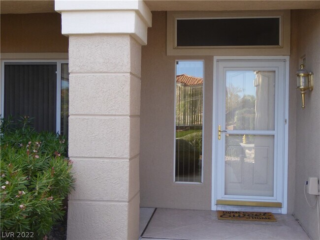 Building Photo - 2833 Vista Butte Dr