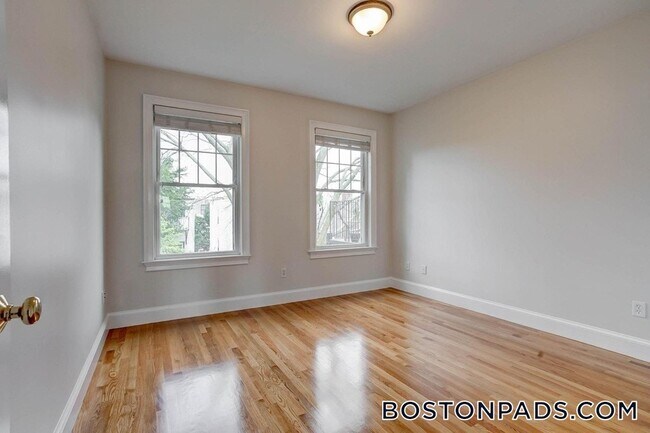 Foto del edificio - 168 W 9th St