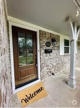Building Photo - 1906 Mapleton Dr