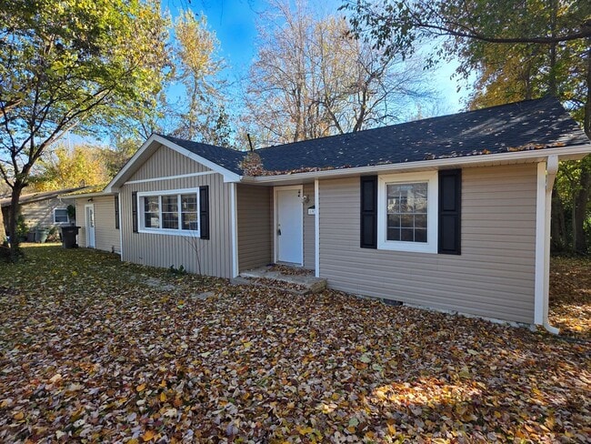 Photo - Charming 3 bedroom close to campus and I49 House