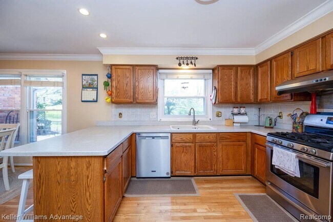Building Photo - Beautiful Home