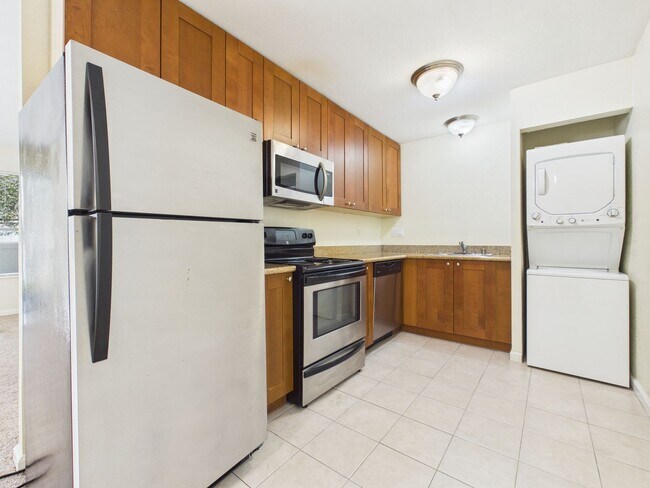 Foto del edificio - AVAILABLE 3/25 - 1 bed 1 bath condo in Monterey