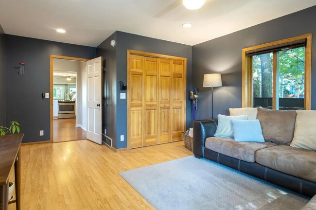 Foto del edificio - 2417 23rd Ave S