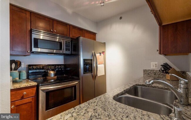 Foto del edificio - 3313 Wyndham Cir