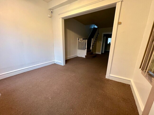 Building Photo - Stunning 5-Bedroom Townhome in Wynnefield!...